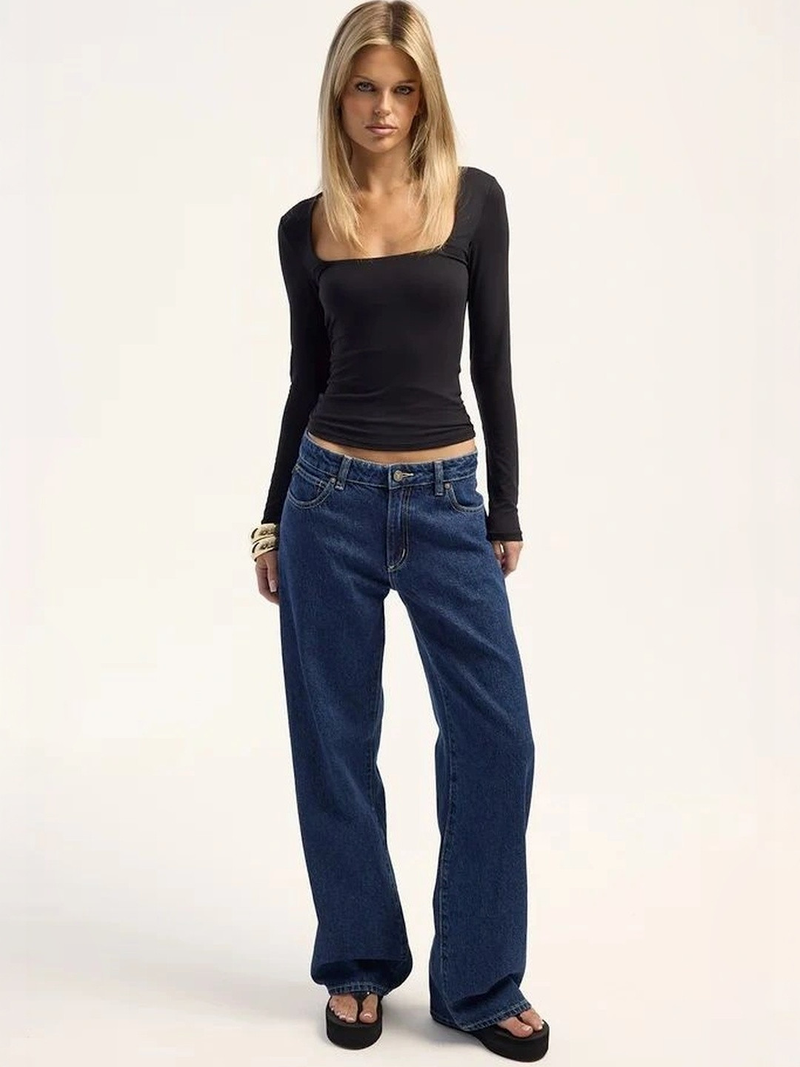 Women's dark blue wide leg high-rise stretchable jeans.