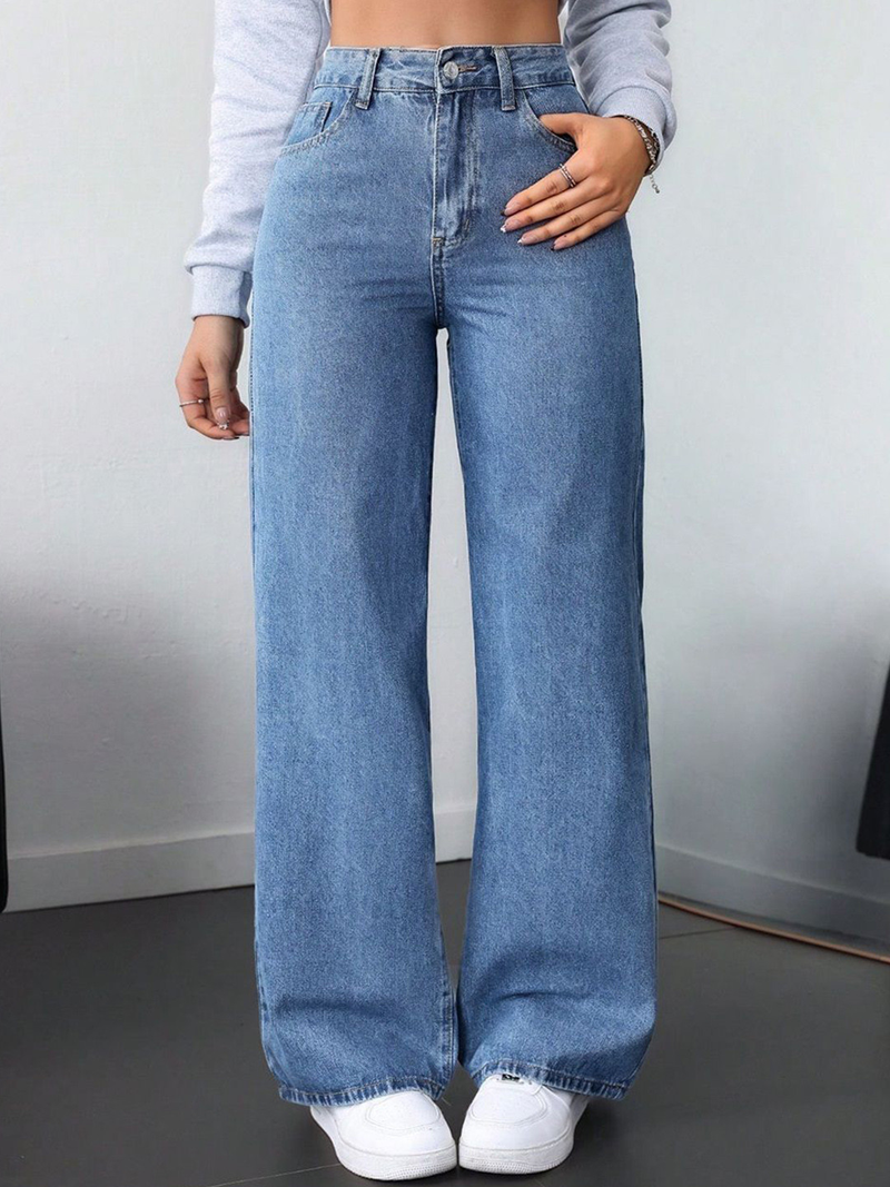 Women’s black comfort fit high-rise stretchable jeans with pleated detailing.