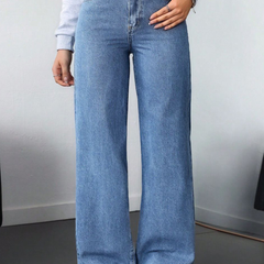 Women’s black comfort fit high-rise stretchable jeans with pleated detailing.