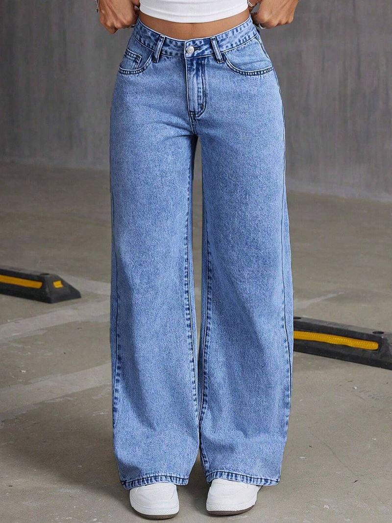 Women's light blue baggy high-rise stretchable jeans.
