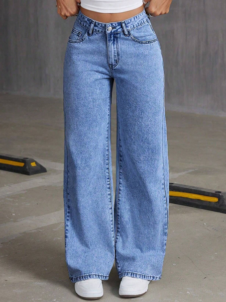 Women's light blue baggy high-rise stretchable jeans.