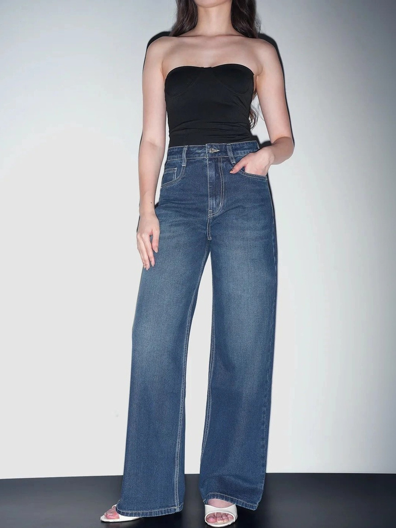 Women's green wide leg high-rise stretchable jeans.