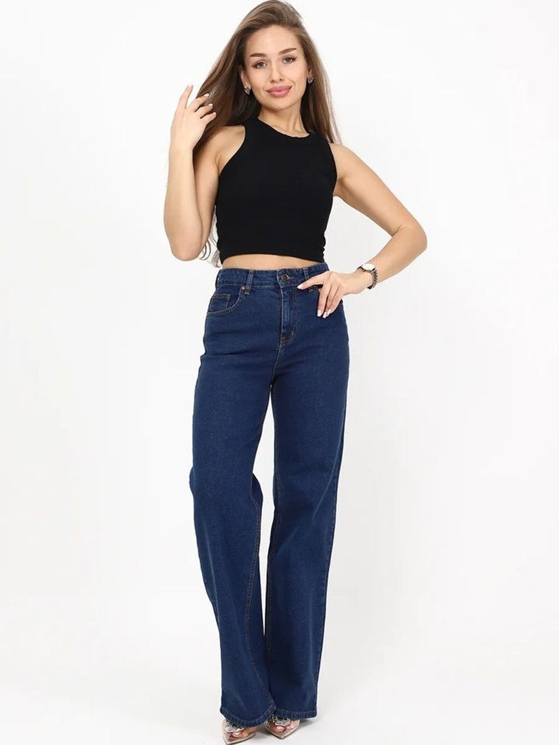 Women’s dark blue regular fit high-rise stretchable jeans.