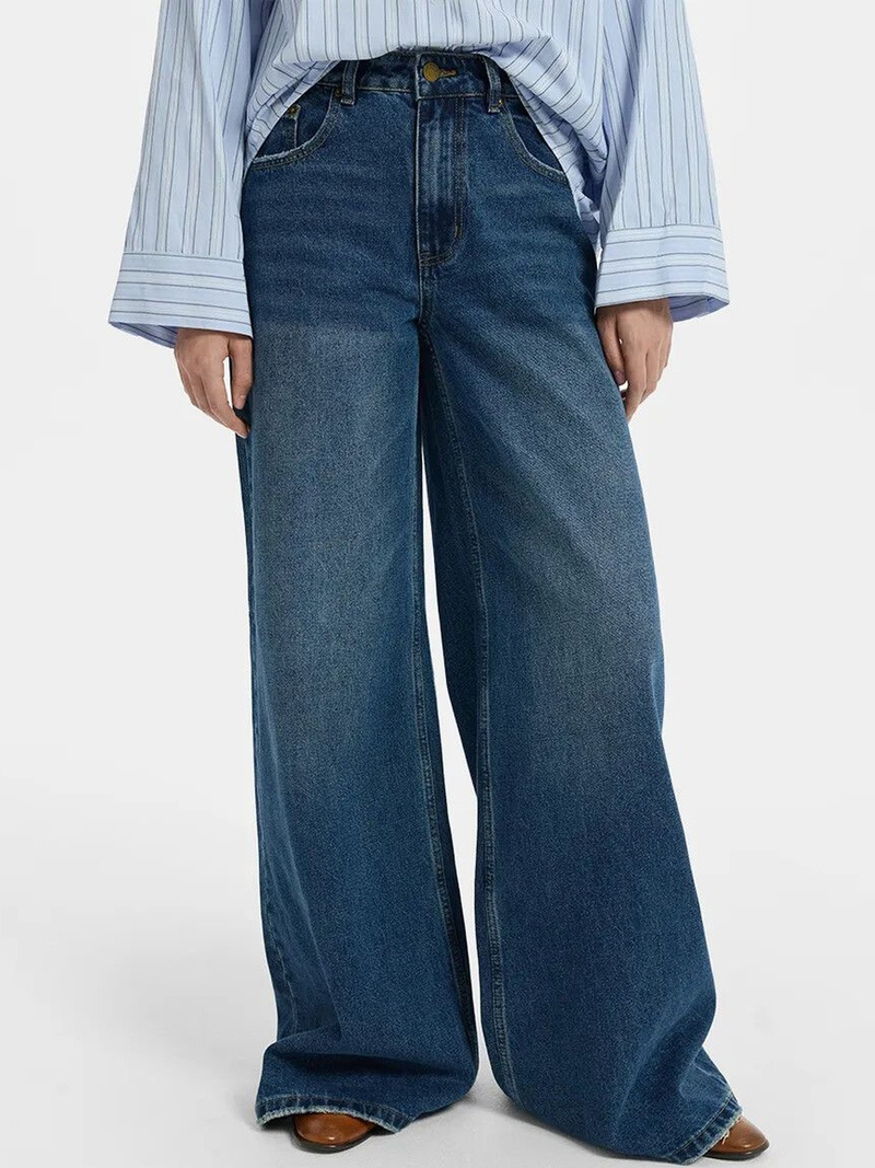 Women's blue high-rise stretchable jeans with light fade