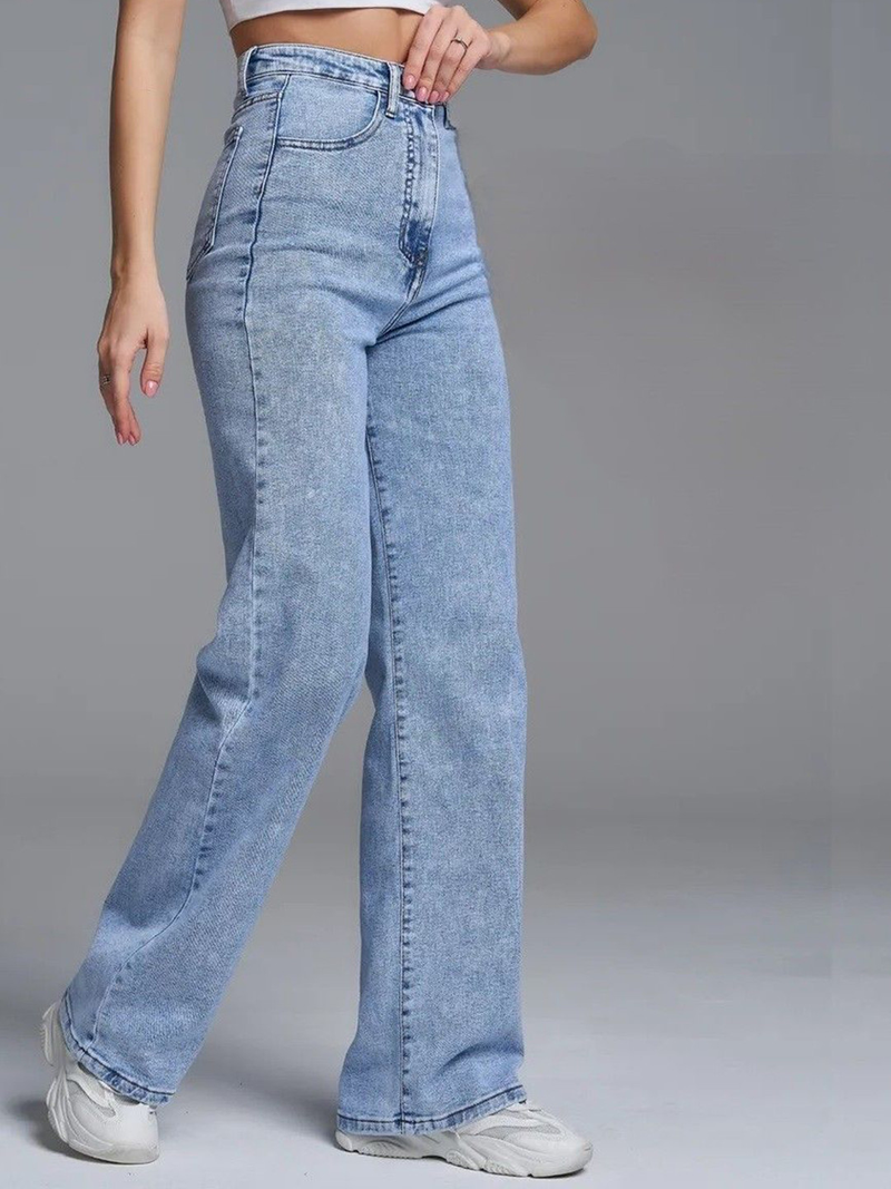 Women’s light blue wide leg high-rise stretchable jeans.