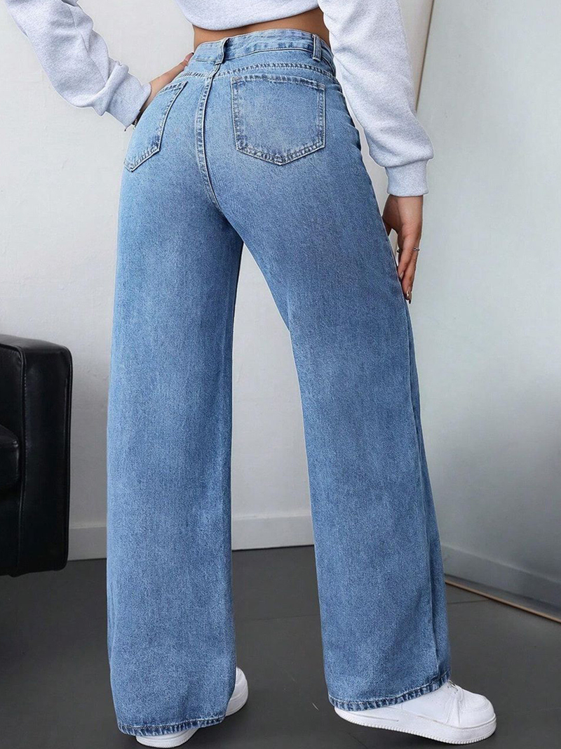 Women’s black comfort fit high-rise stretchable jeans with pleated detailing.