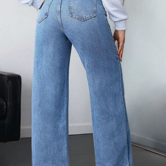 Women’s black comfort fit high-rise stretchable jeans with pleated detailing.