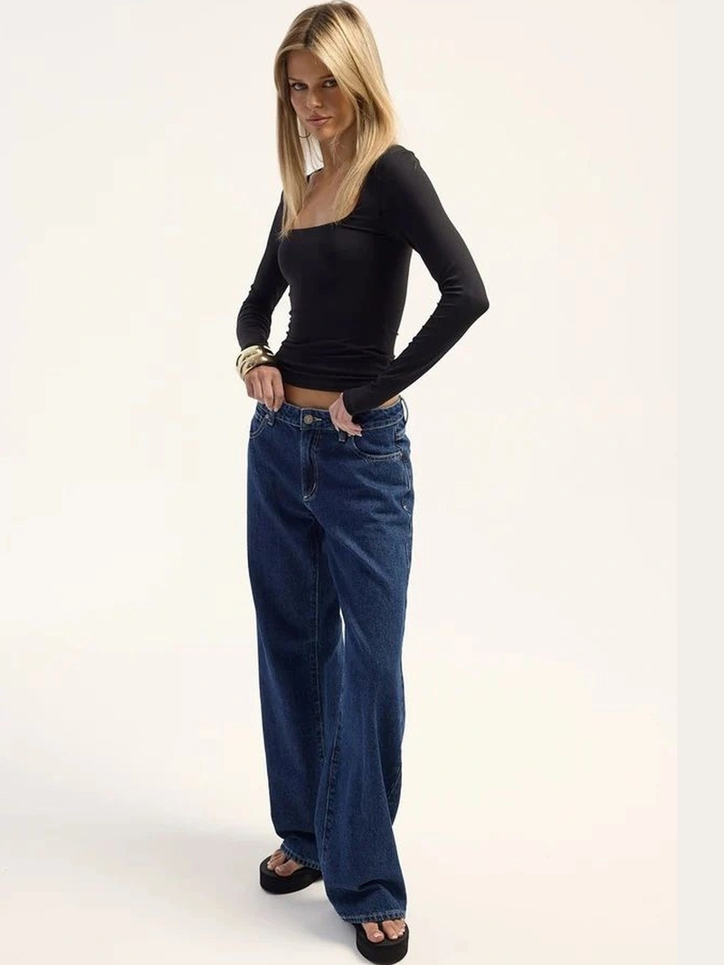 Women's dark blue wide leg high-rise stretchable jeans.