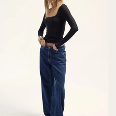 Women's dark blue wide leg high-rise stretchable jeans.