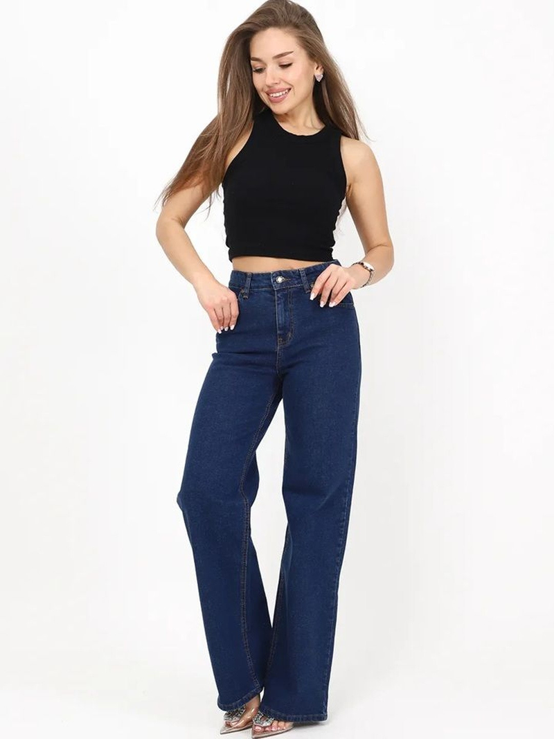 Women’s dark blue regular fit high-rise stretchable jeans.