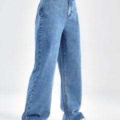 Women's light blue high-rise stretchable baggy jeans.
