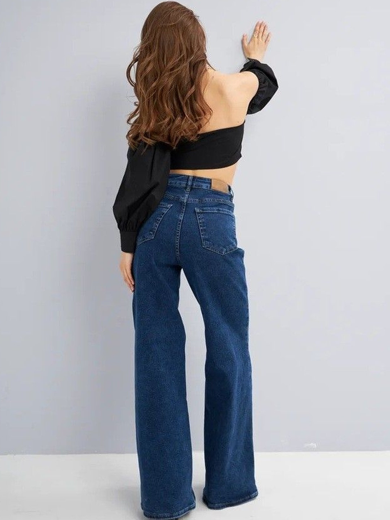 Women’s dark blue wide leg high-rise stretchable jeans.