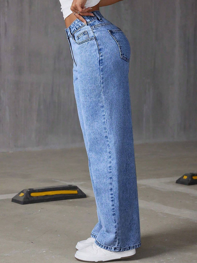 Women's light blue baggy high-rise stretchable jeans.