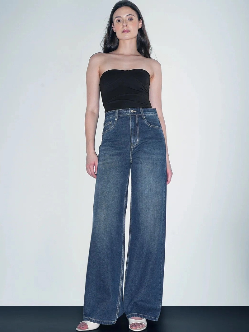 Women's green wide leg high-rise stretchable jeans.
