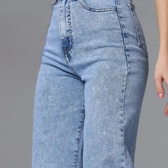 Women’s light blue wide leg high-rise stretchable jeans.