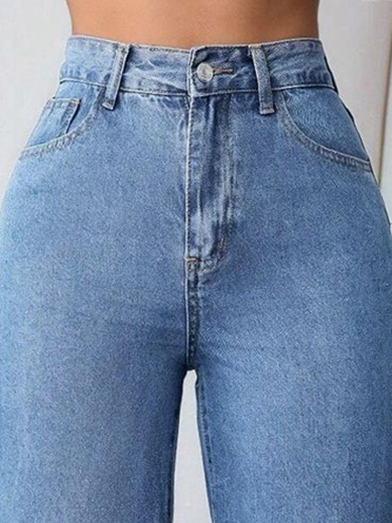 Women’s black comfort fit high-rise stretchable jeans with pleated detailing.