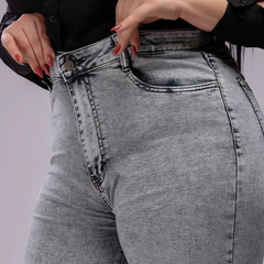 Women's Regular Fit High-Rise Light Fade Stretchable Jeans