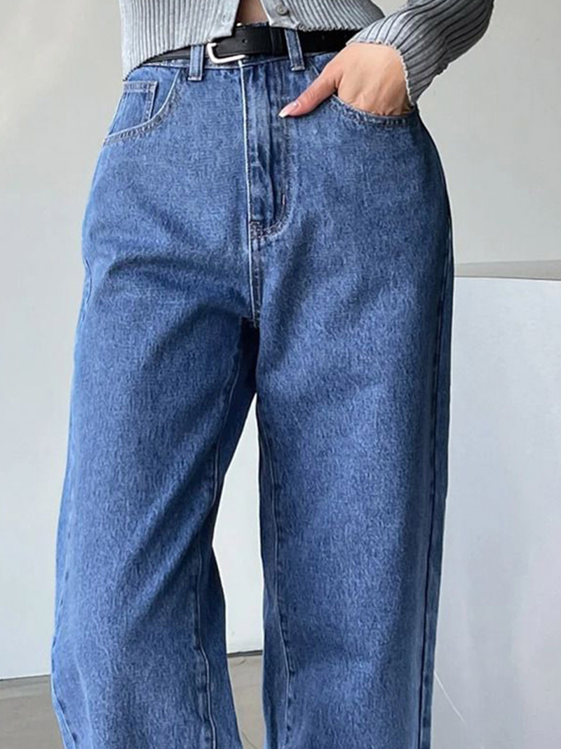 Women's light blue baggy high-rise stretchable jeans.