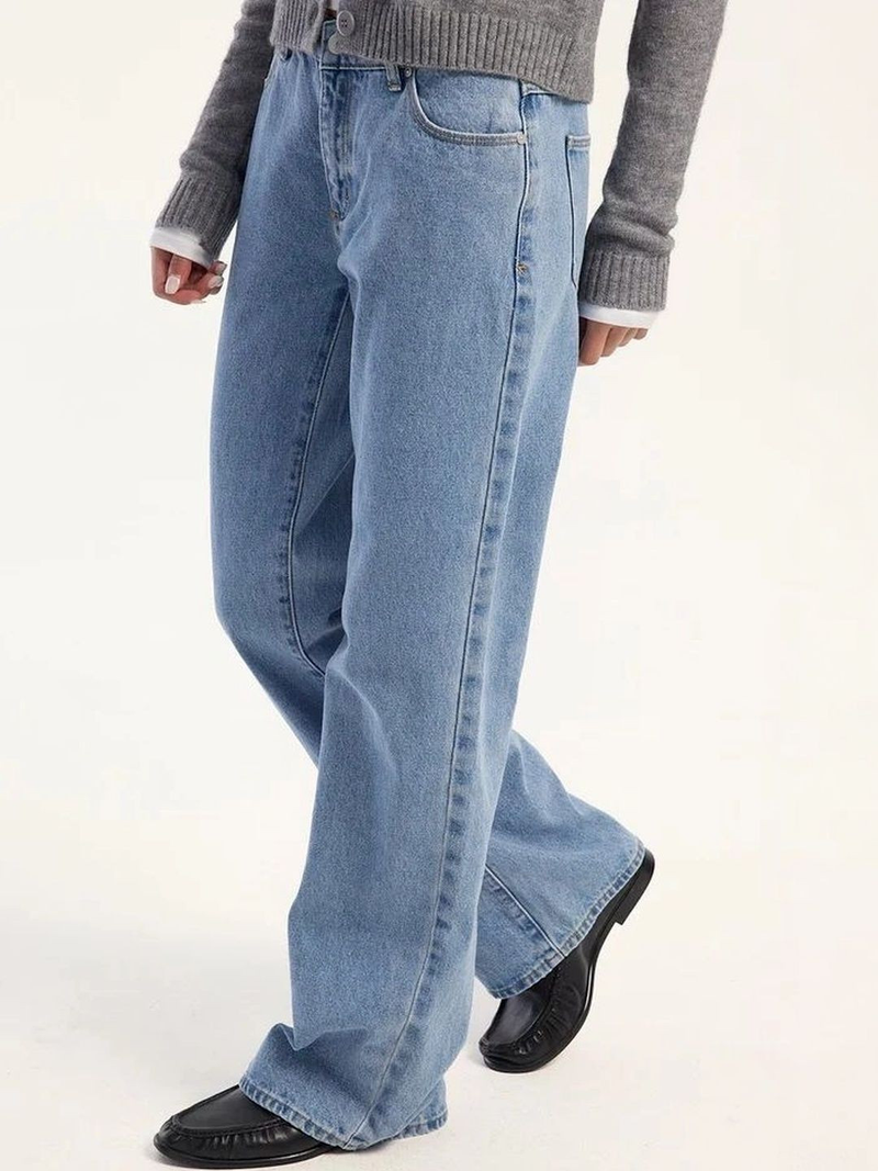Women's light blue high-rise loose wide leg stretchable jeans.