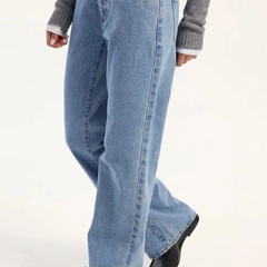 Women's light blue high-rise loose wide leg stretchable jeans.